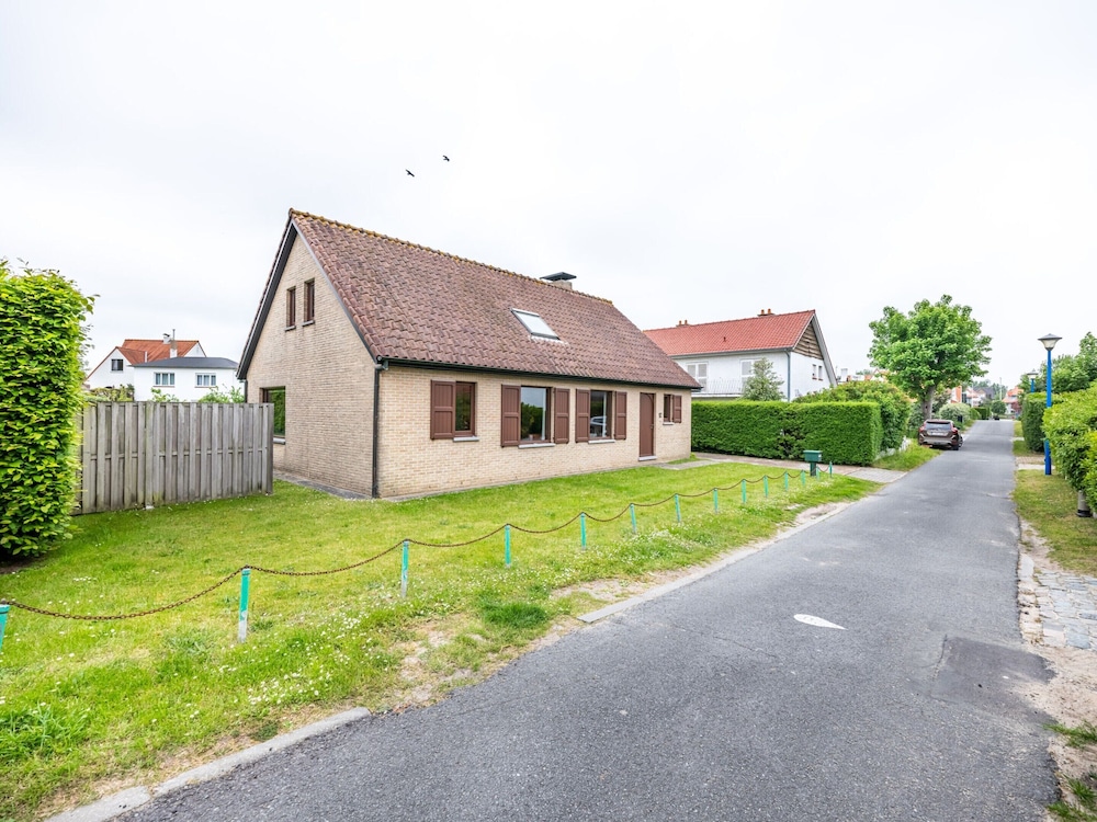 Villa in St-idesbald Near Sea Beach