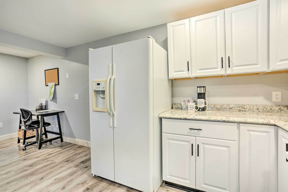 Charming Beacon Apt w/ Fire Pit: Near Hiking! - Property Image 10