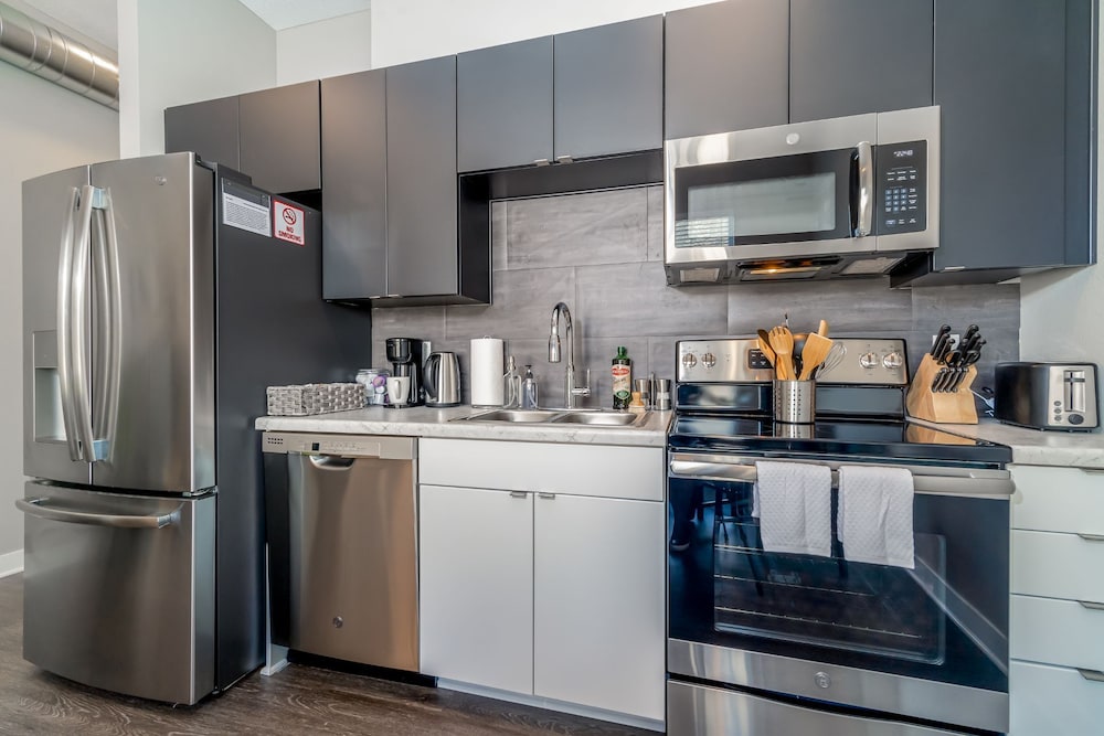 Des Moines Vacations - Des Moines Heavenly 1BD 1BA Downtown Apartment - Property Image 3