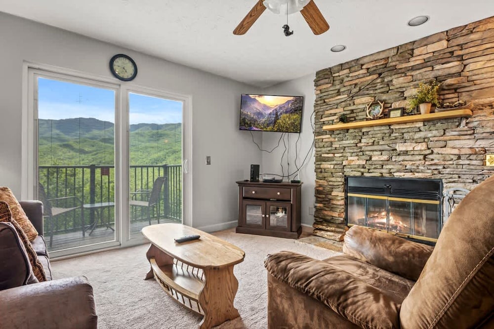 Sauna Mountain Views Indoor Pool Sleeps 4