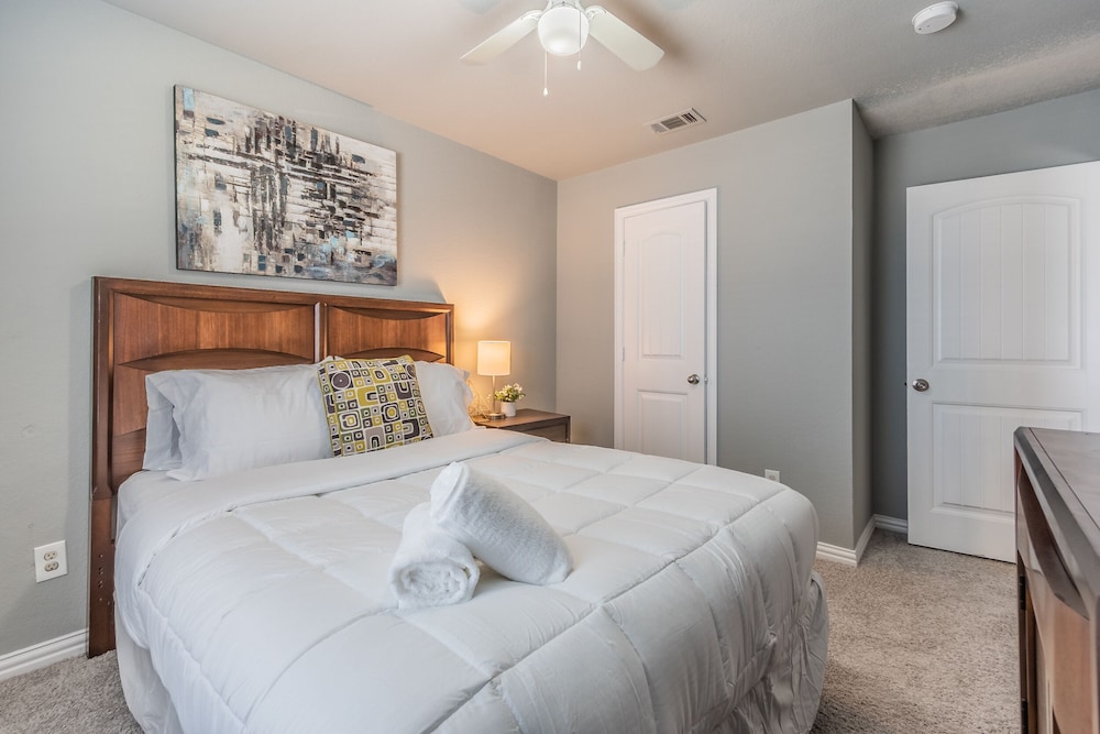 Luxury Townhome Collection GrandPrairie view 3