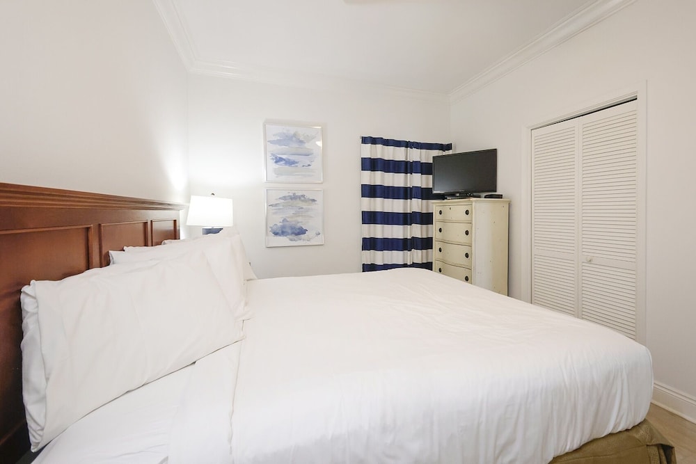 Phoenix Vi 61507 1 Bedroom Condo