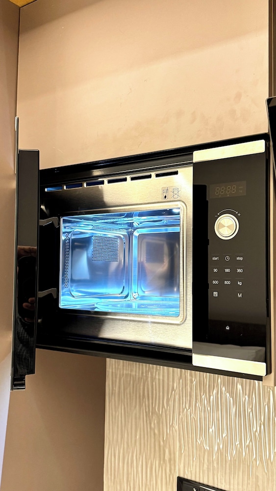 Elite Luxury Suites at Diamond in City