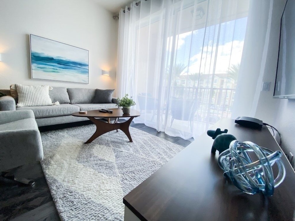 Fountain View. New! 3 Bedroom Condo by RedAwning