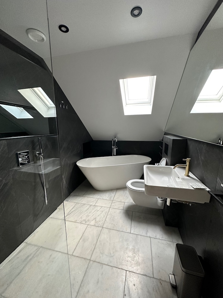 2-bed - Sleeps 6 - Pet Friendly With Free Parking