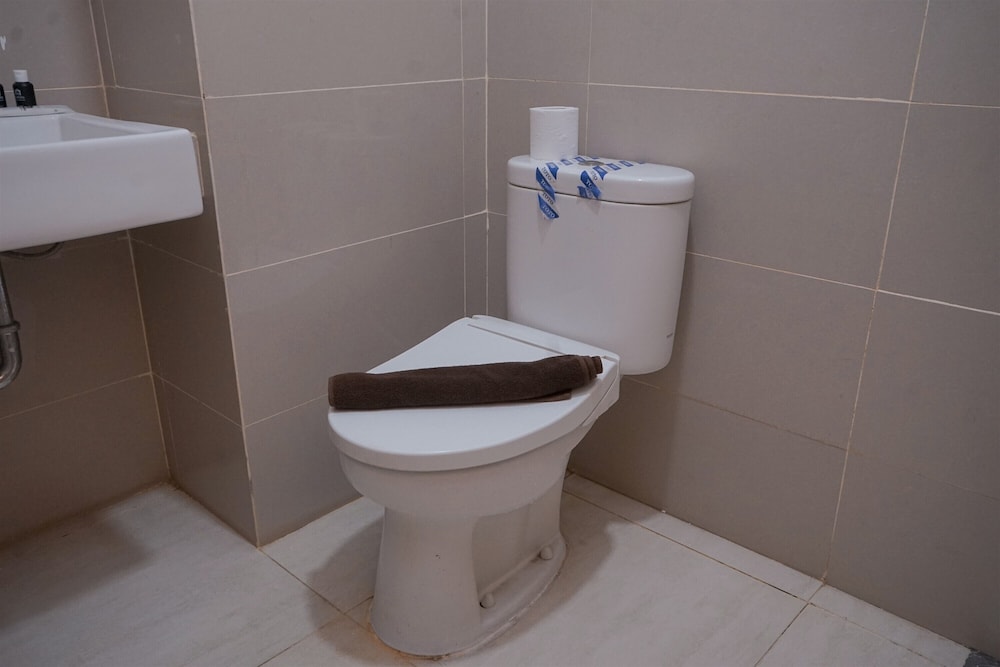 Convenient Studio Apartment At B Residence