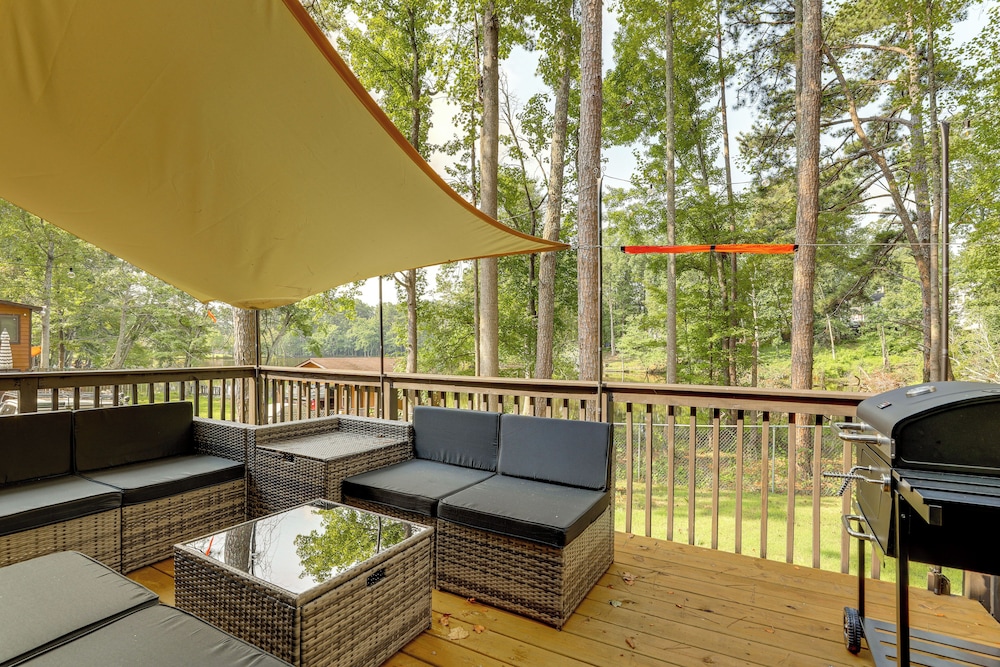 5 Mi to Stone Mountain: Lakefront Family Home