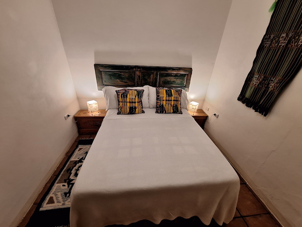 Yellow House - Hostel