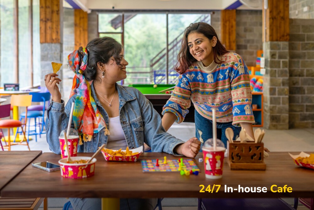goSTOPS PLUS Kasol Manikaran Road, Bar and Hostel