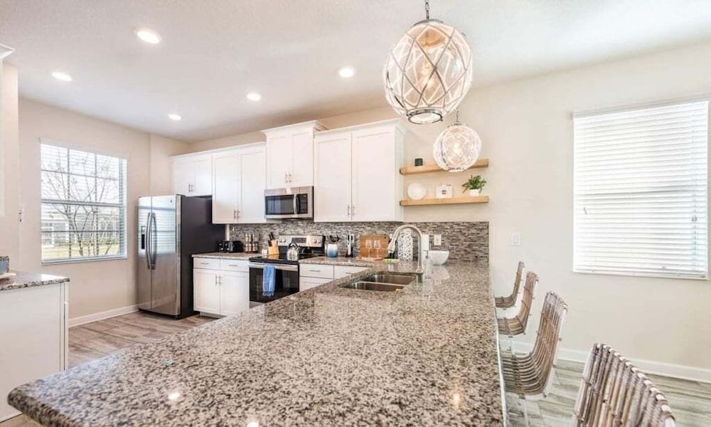 Spacious 5 Bed Pool Home With Game Room 5 Bedroom Home