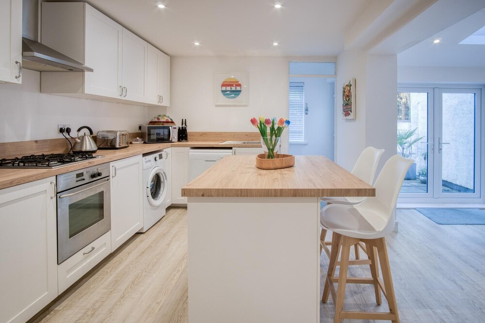 Taliesin - 5 Bedroom Holiday Home - Tenby