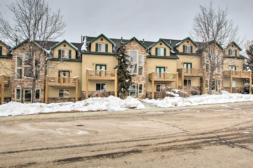 Cozy Eden Condo w/ Mtn Views in Wolf Creek Resort! view 5