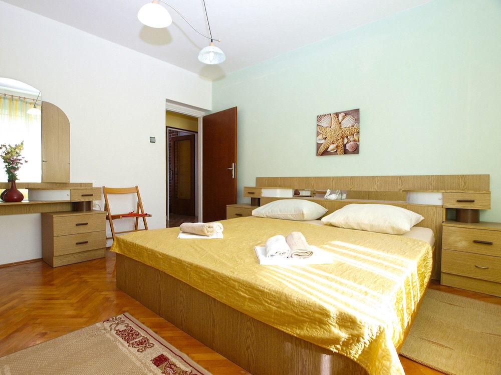 Apartment 686 view 4