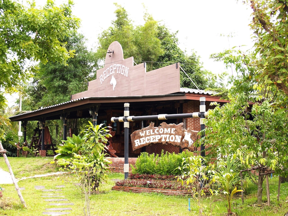 Bang Lamung Vacations - Cowboy Farm Resort Pattaya - Property Image 3