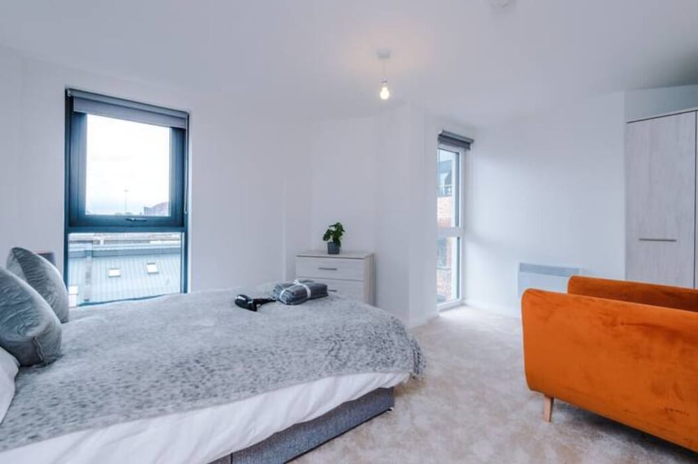 ✰Spacious & Modern 2 Bed Apt, 5 Mins from Leeds! view 5