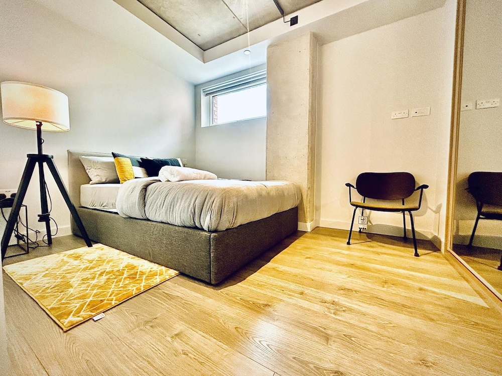 Captivating 2-bed Skyview Apartment in Leeds