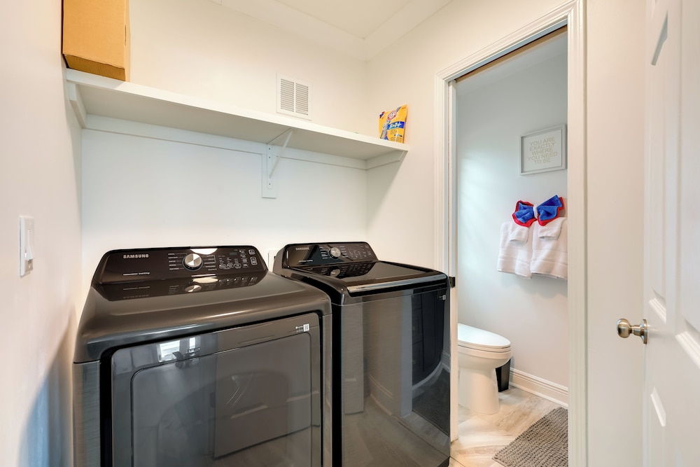 Walk to Ocean: Carolina Beach Condo w/ 2 Balconies