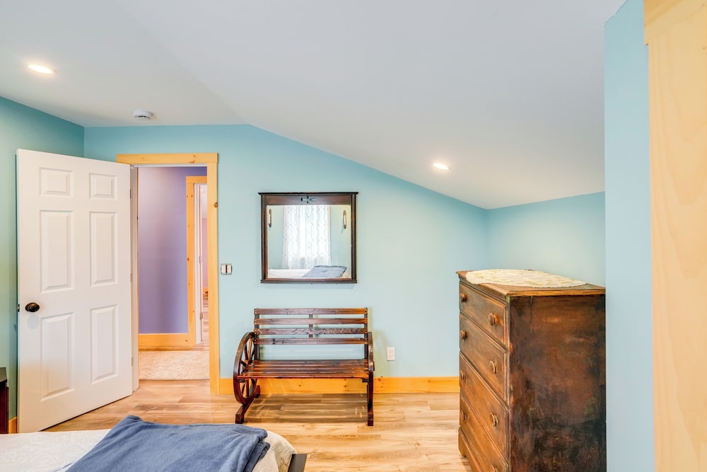 4 Mi to Dtwn Catskill: Mtn-view Home