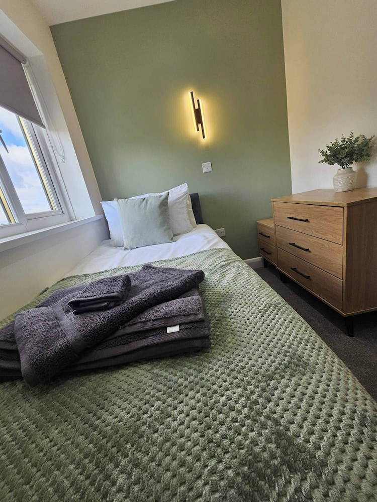 House - Sleeps 4 - Parking - Garden - City Centre