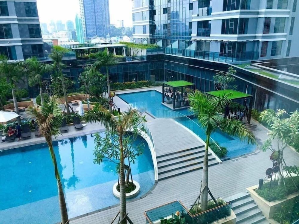 SUNWAH PEARL Premier Residence