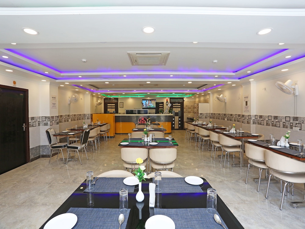 OYO 11306 SS Hotel