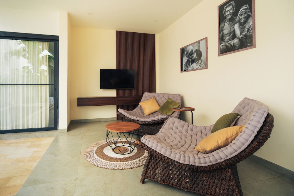 Senyum Villa