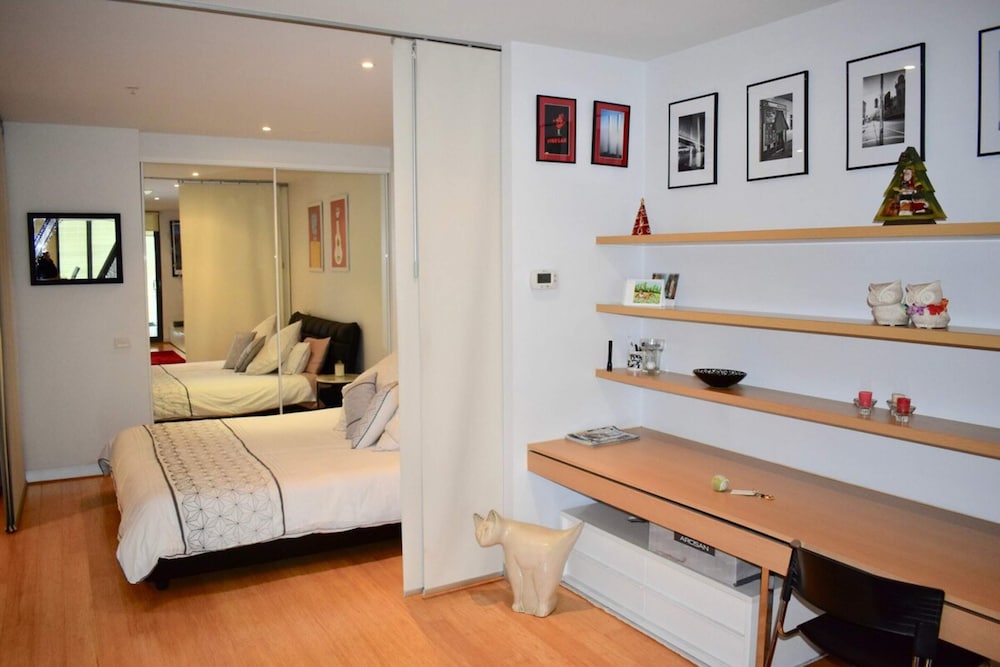 Spacious 1 Bedroom Apartment in the Heart of Melbourne's CBD view 5