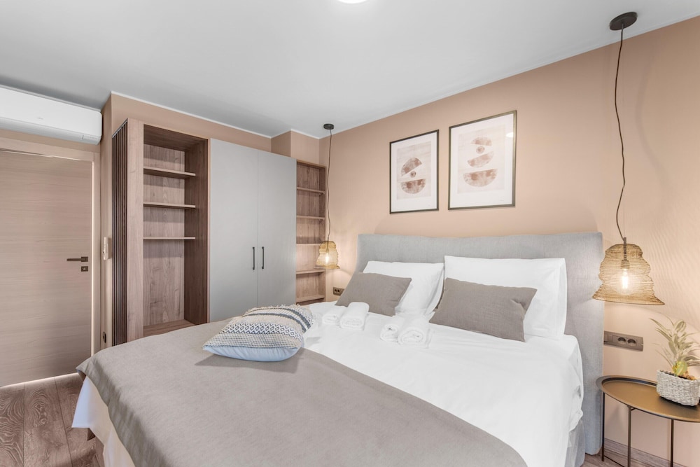 Apartment Near Beach With sea View