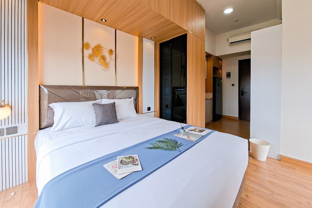 Wooden Tone Studio At Casa De Parco Apartment