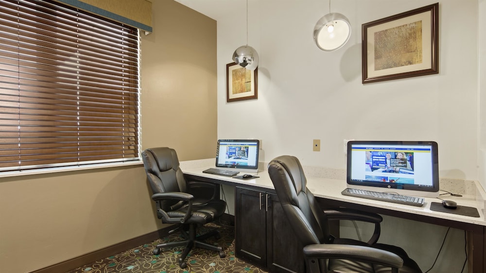 Best Western Lindsay Inn & Suites