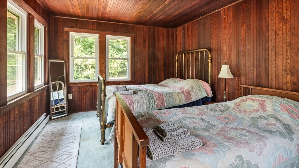 Camp Roosevelt 5 Bedroom Cottage by RedAwning