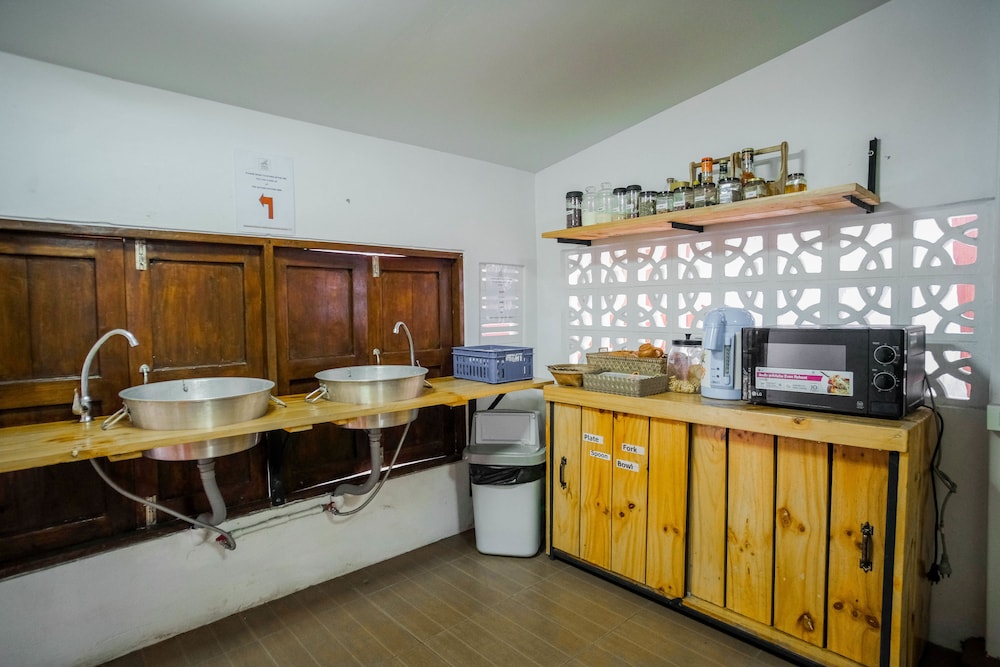 SamSibSan Hostel