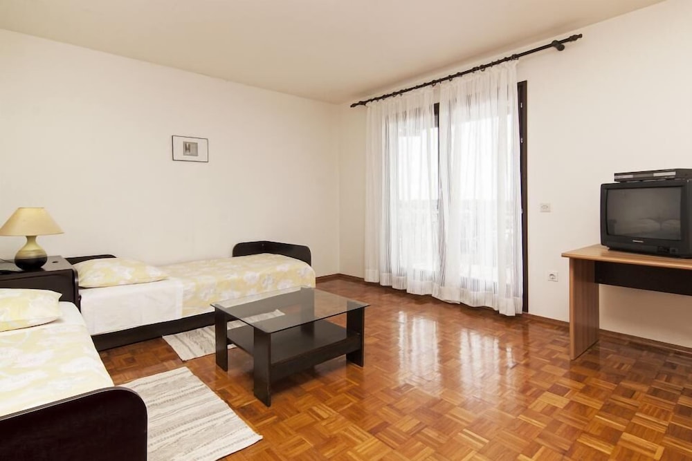 Apartments Eddi 66