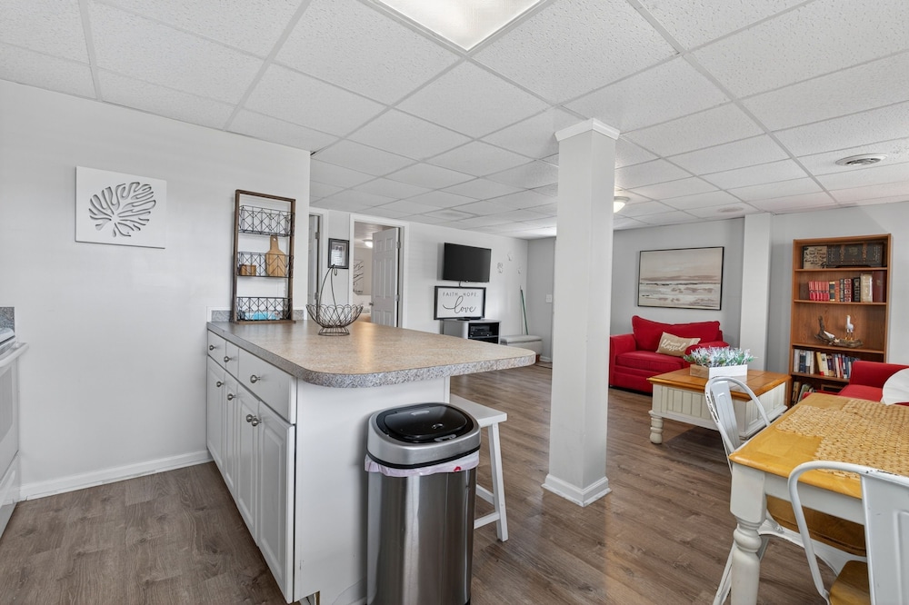 Coastal Retreat Steps From Private Beach 2 Bedroom Apts