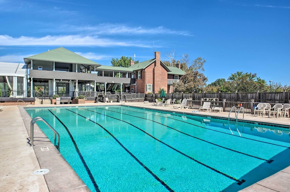 Dock + Pool Access: Condo on Smith Mountain Lake