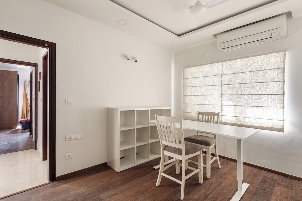 The Ivy Apartment by Red Olive