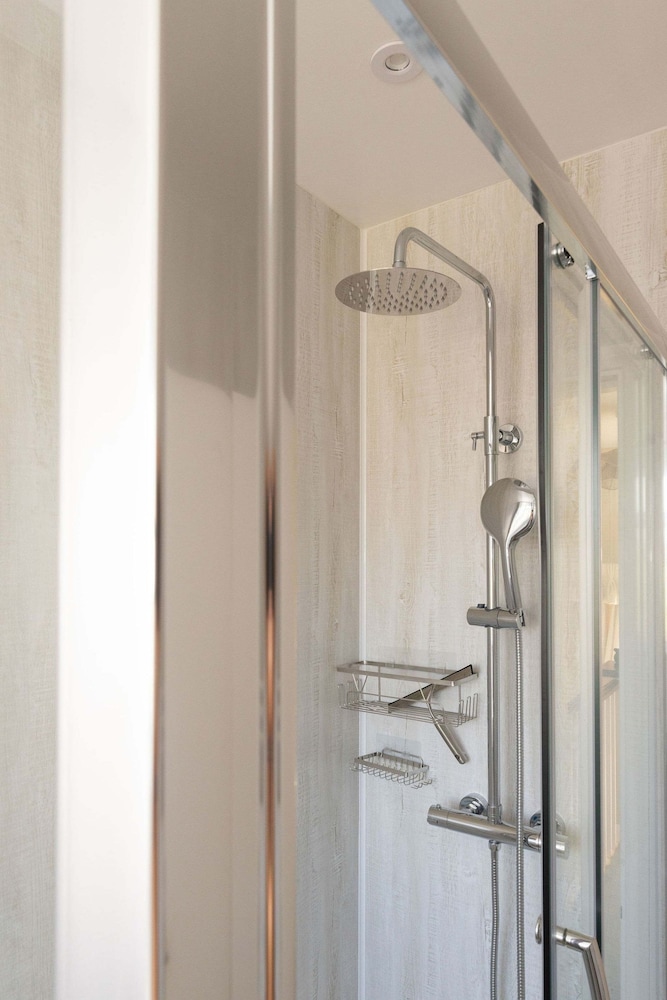 Coastal Comfort for 6 Felpham Beach