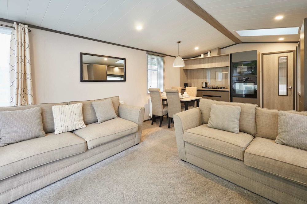 Host Stay Falconers Lodge