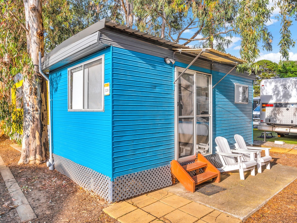 Hotel Ingenia Holidays Torquay - Image 1