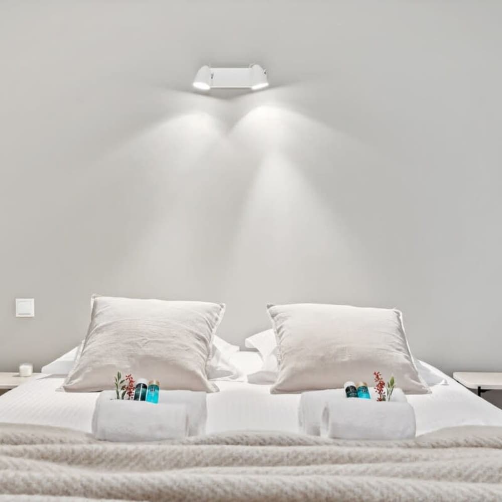 Centrally Located 2 Bedroom Apartment With Parking