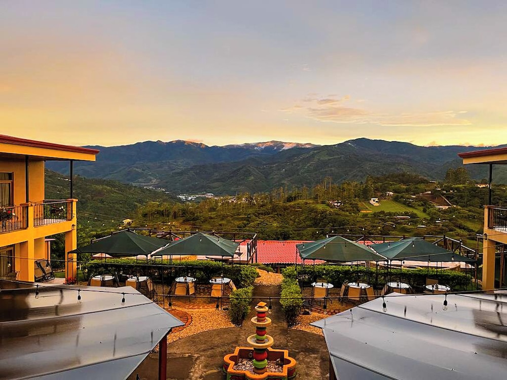 Hotel Paraíso Orocay Lodge - Image 1