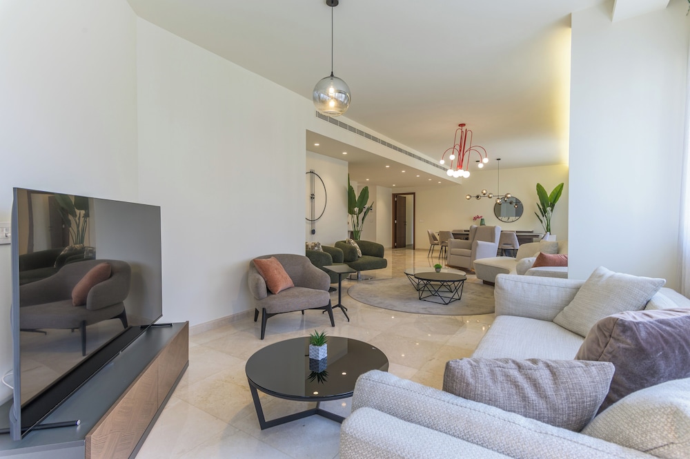 Achrafieh Gate - Modern 3-BR Apartments