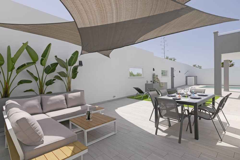 Stunning Apartment Within Villa Nr Los Cristianos