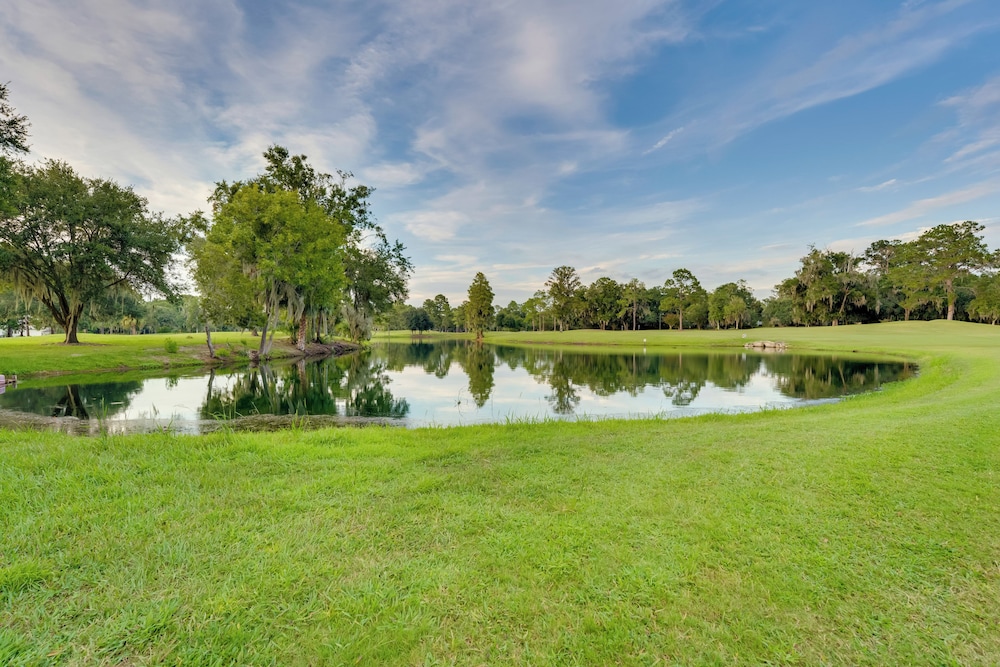 Golf Course Community Home Near Springs & Swimming