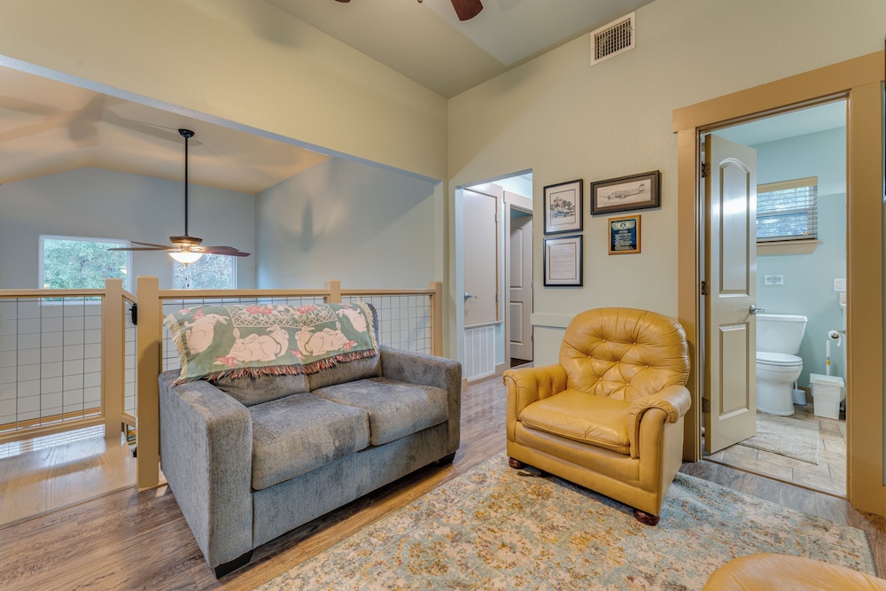 Jack's Cottage: Backyard Oasis in New Braunfels!
