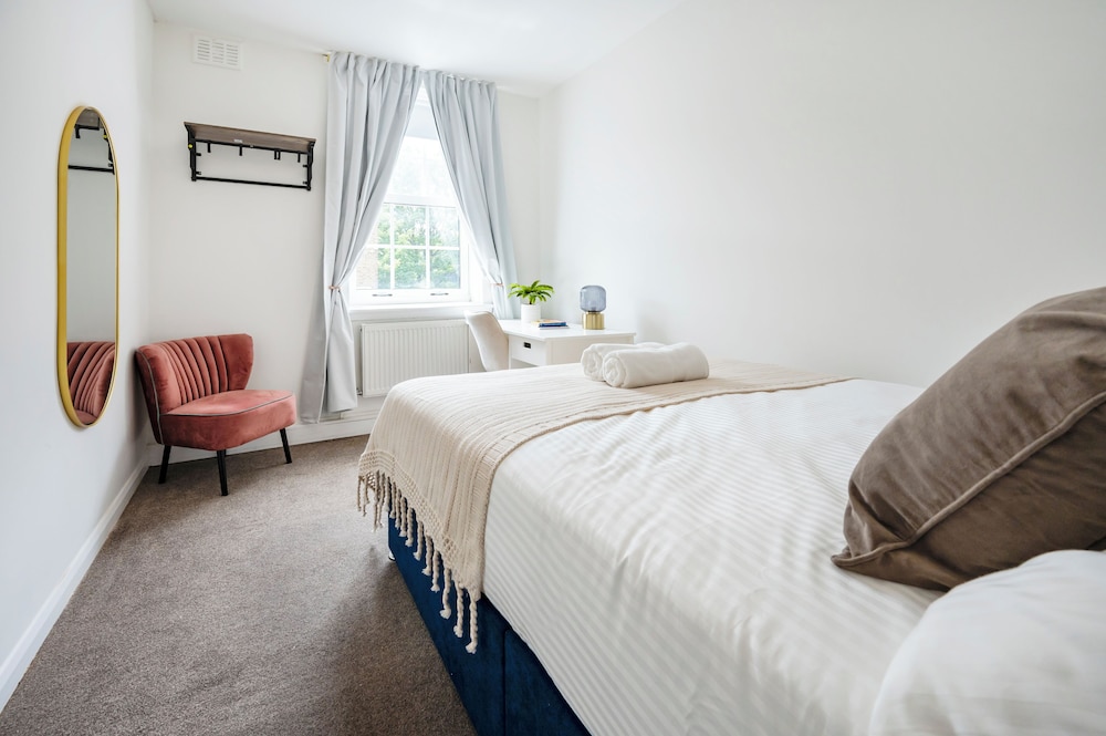 Modern London stay near Nothing Hill