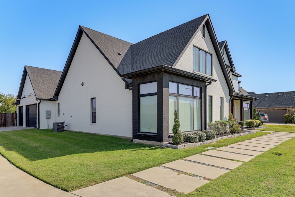 Luxe Retreat w/ Patio & Fenced Yard in Waxahachie!