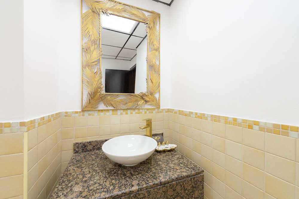 Marco Polo - Deluxe Waterfront Roomy Apt, Perfect for Groups