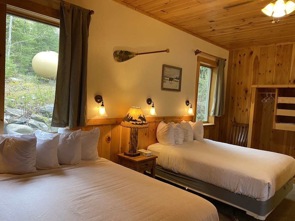 Gunflint Lodge & Outfitters
