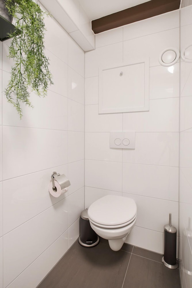 Canal Garden Apartment 11